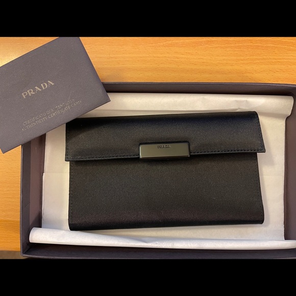 Prada wallet (new with authentication card) - Picture 7 of 8